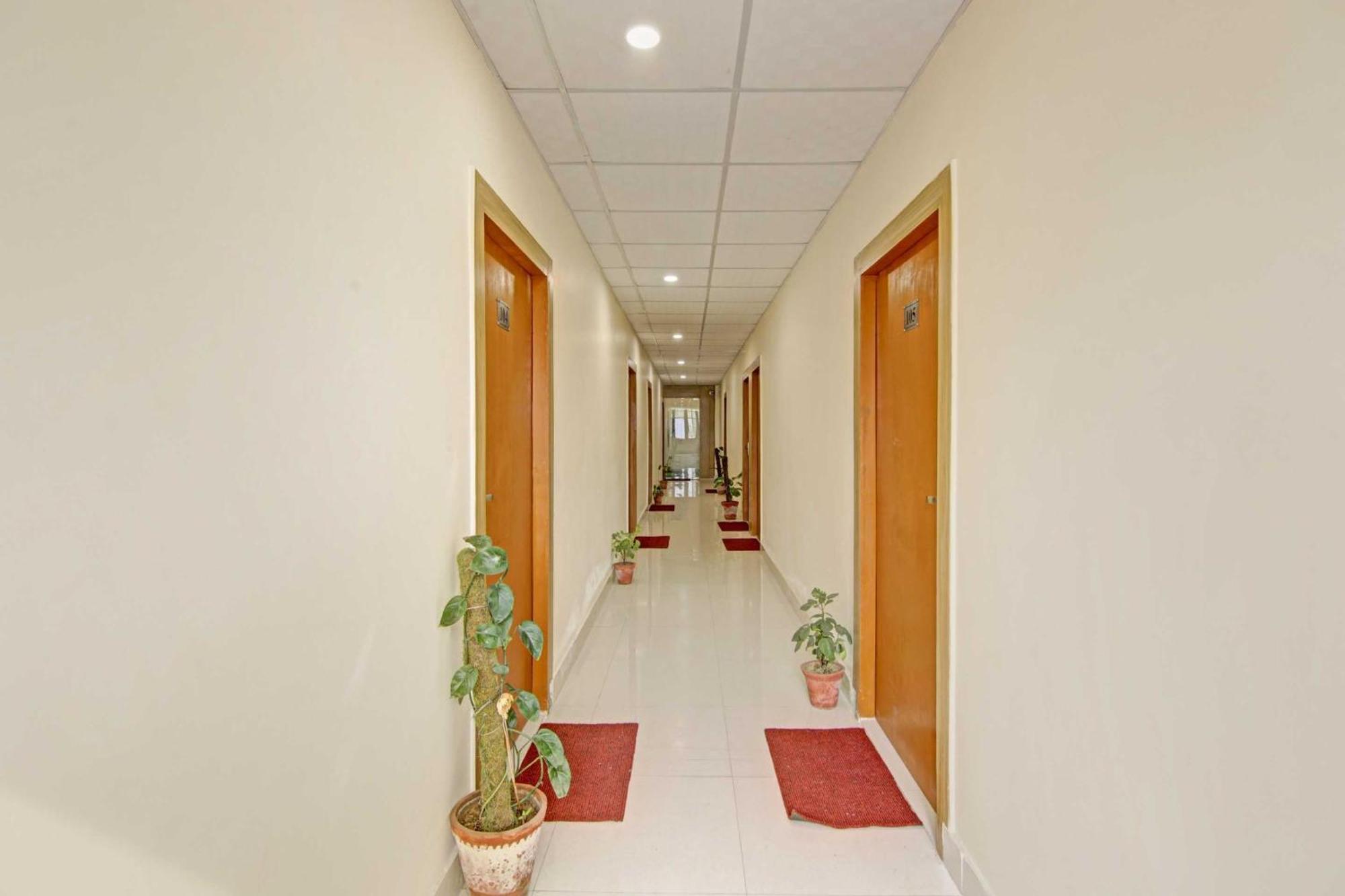 Oyo Flagship 80772 Hotel The Grand Rdc Ghaziabad Eksteriør billede